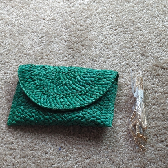 Green Woven Clutch - Picture 4 of 6